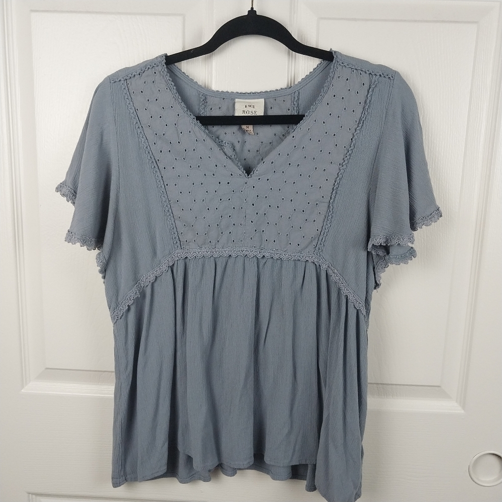 Knox Rose Women's Medium Blue Eyelet V-neck Ruffle Puff Sleeved Blouse
